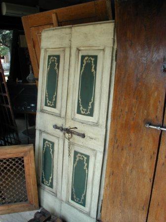 Porta antica laccata e dipinta